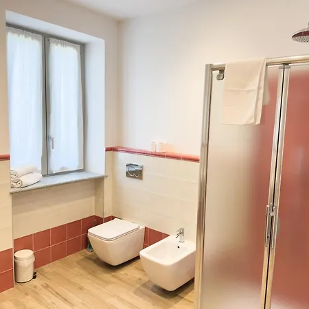 Intera Casa Con Due Indipendenti E Vasca Idromassaggio A Barbaresco, Langhe *