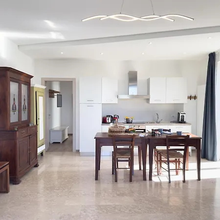 Intera Casa Con Due Indipendenti E Vasca Idromassaggio A Barbaresco, Langhe