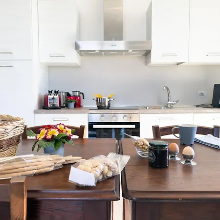 Intera Casa Con Due Indipendenti E Vasca Idromassaggio A Barbaresco, Langhe Апартаменты *