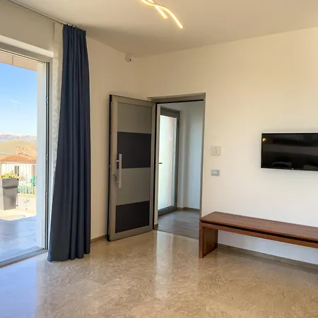 Intera Casa Con Due Indipendenti E Vasca Idromassaggio A Barbaresco, Langhe Barbaresco
