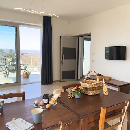 Intera Casa Con Due Indipendenti E Vasca Idromassaggio A Barbaresco, Langhe * Barbaresco