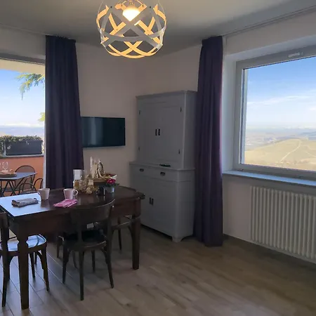 Intera Casa Con Due Indipendenti E Vasca Idromassaggio A Barbaresco, Langhe *