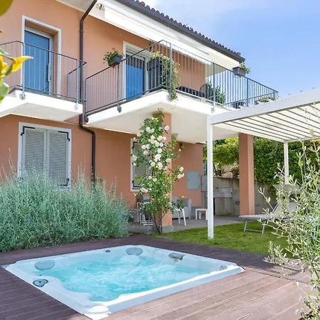Апартаменты Intera Casa Con Due Indipendenti E Vasca Idromassaggio A Barbaresco, Langhe
