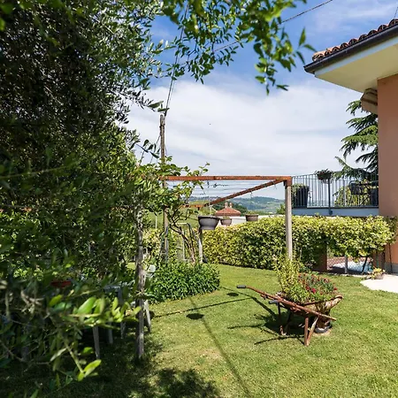 Intera Casa Con Due Indipendenti E Vasca Idromassaggio A Barbaresco, Langhe